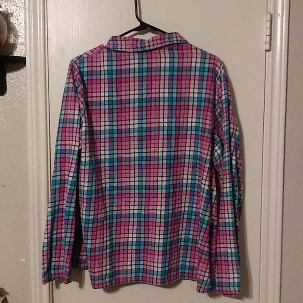 Ambrielle 👕 - Picture 2 of 3